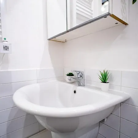 Close Station New Mini Loft Ac Wifi 아파트